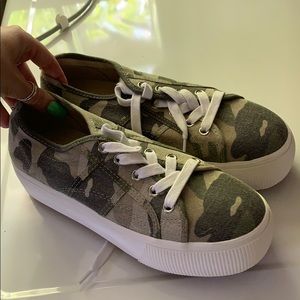 Steve Madden platform sneakers